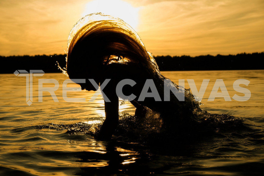 Girls' silhouette in the water