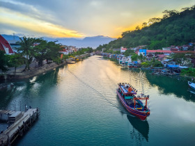 Sunrise in the fishing village